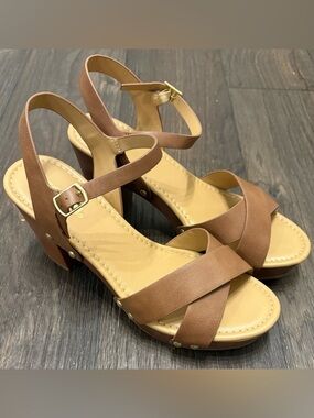 Soda Tan Brown Strappy Block Heel Sandals Size 10 Chunky Heel